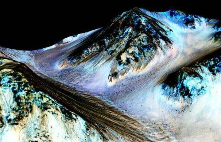 На Марсе текут реки, заявили в NASA