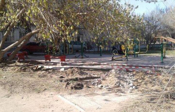 Жители Семея против строительства летнего кафе на месте детской площадки