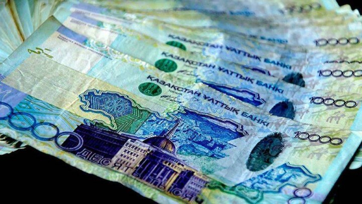 Мошенница оформила около ста кредитов на доверчивых жамбылцев