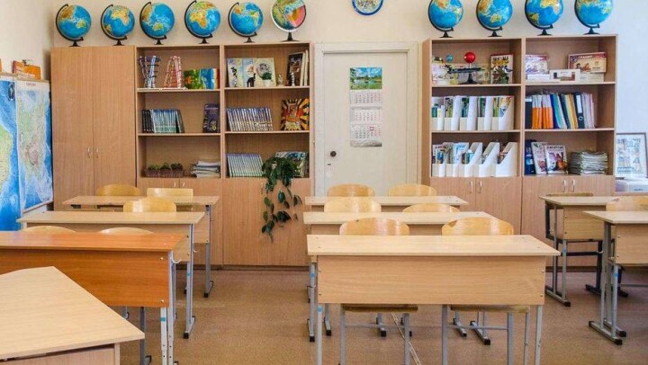 В нескольких областях Казахстана 27 января отменили занятия в школах