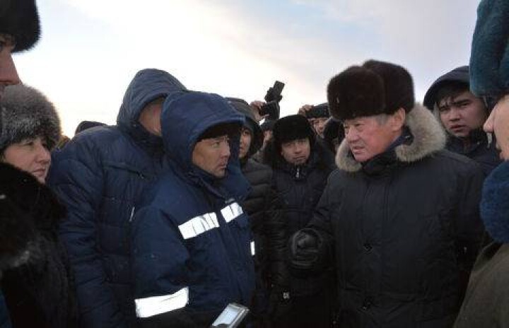 Бердыбек Сапарбаев посетил более трёхсот иностранцев, замёрзших на трассе 