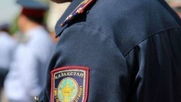 В ЗКО полицейский застрелил командира взвода во дворе РОВД 
