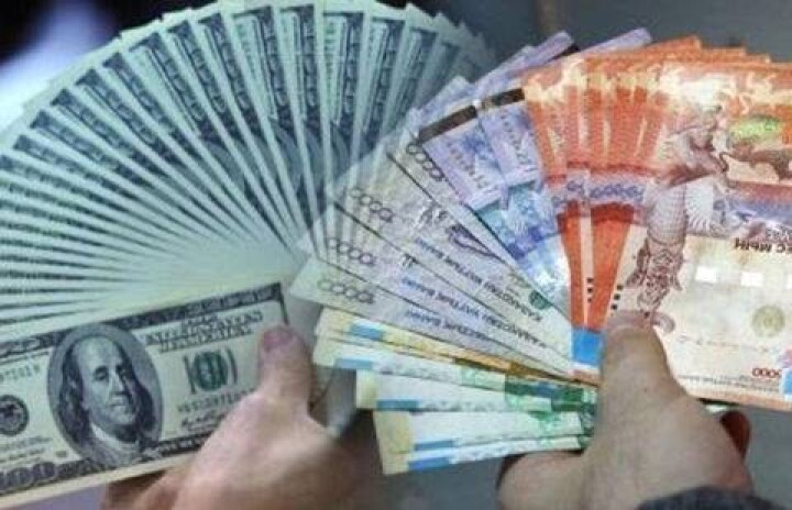 Выяснилось, почему в выходные дни в обменниках не было тенге 