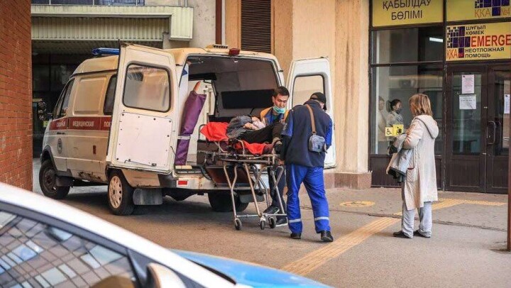 В Туркестанской области пятеро врачей умерли от пневмонии, акимат обещает помочь их семьям