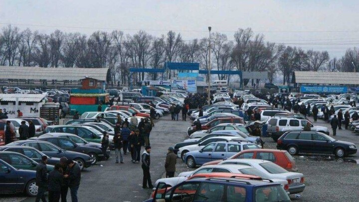 Регистрацию автомобилей приостановили на всей территории Кыргызстана