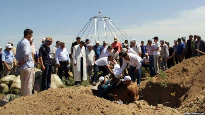 Жерлеу рәсімінің жоралғылары қандай? Қазада шашылу қазақы салт па, діни дәстүр ме? 