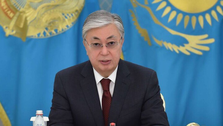 Токаев подписал поправки по вопросам энергетики, транспорта и госнаград