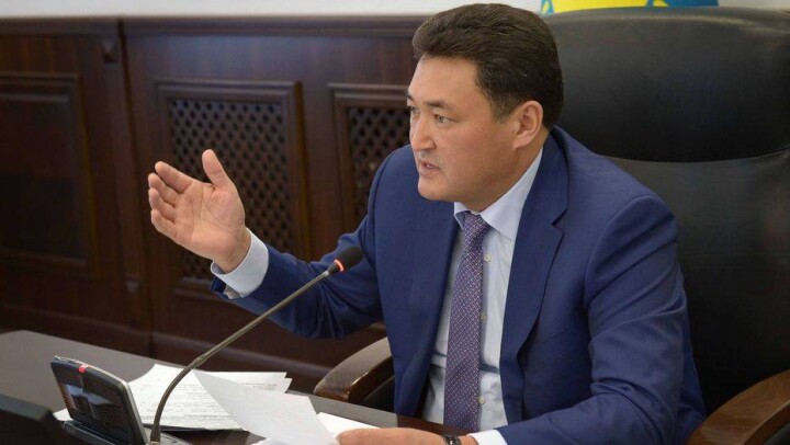 Булат Бакауов раскритиковал директоров школ, отговаривающих детей сдавать ЕНТ