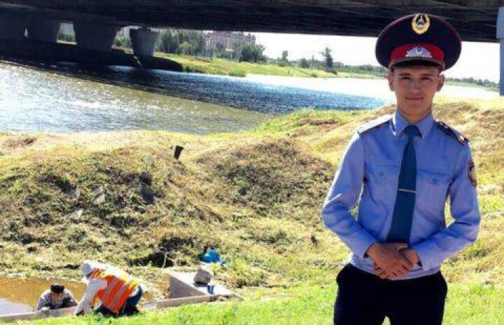 Полицейский спас тонущую девушку в Астане 