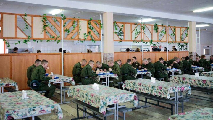 Более 10 млрд тенге в год платит Минобороны частным компаниям за питание солдат 