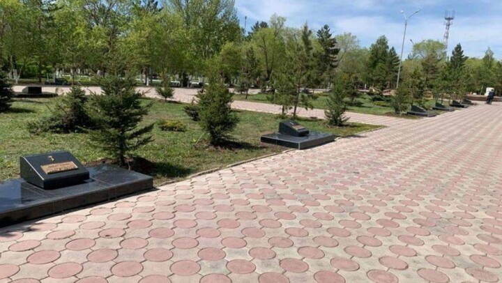 В Караганде в сквере Вечного огня появились ещё 14 мемориальных плит с именами воинов ВОВ 