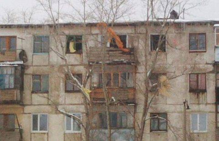 Жительница Рудного разрушила три квартиры, пытаясь убить себя