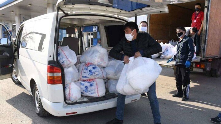 Жильцы карантинного ЖК "Асыл Арман" начали получать бесплатные продукты от акимата Алматинской области