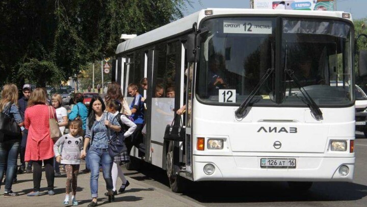 В Усть-Каменогорске перевозчикам пригрозили расторжением договора из-за отмены льгот для школьников