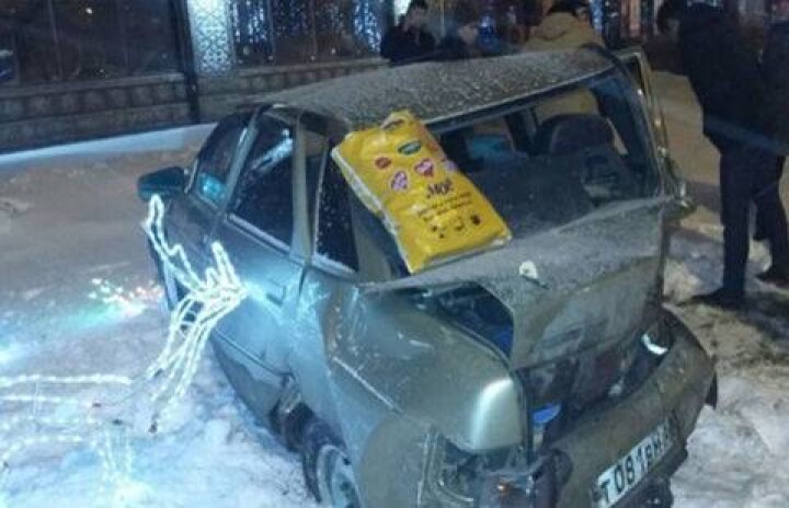Водитель Mercedes разбил четыре автомобиля на парковке в Актобе