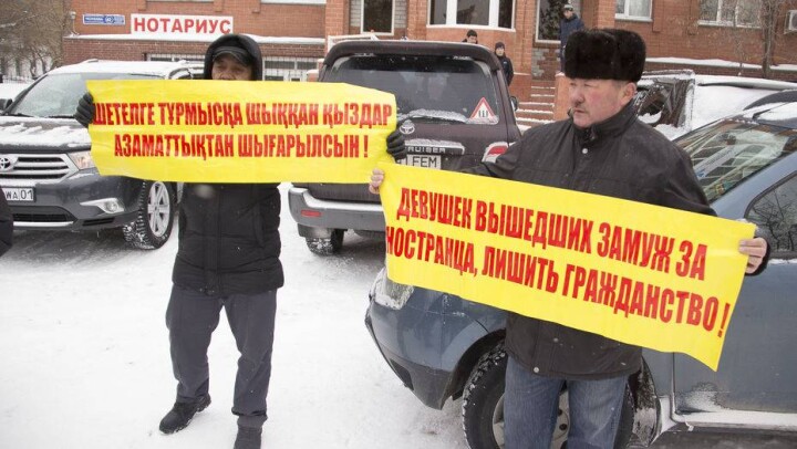 Чтобы казахстанки не выходили замуж за китайцев, астанчане просят разрешить им многожёнство 