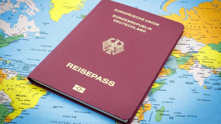 Полицейские Уральска устроили допрос пенсионерке, вернувшей паспорт владельцу