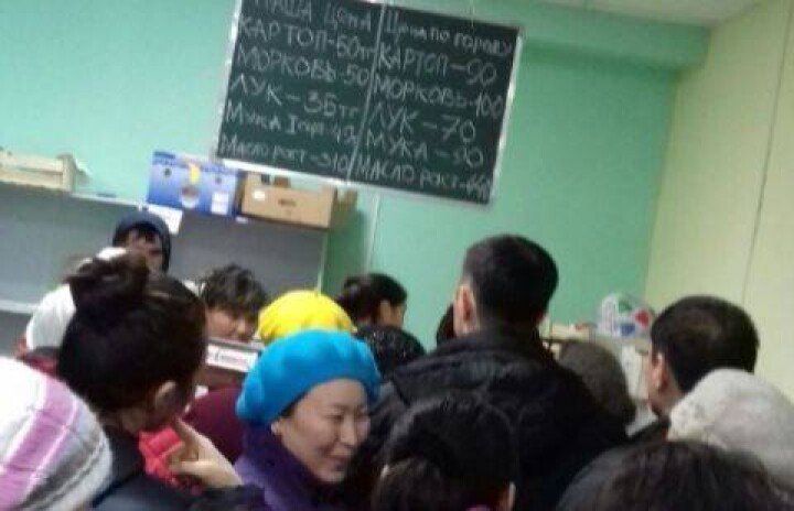 В Актобе едва не снесли открытый за день до выборов соцмагазин