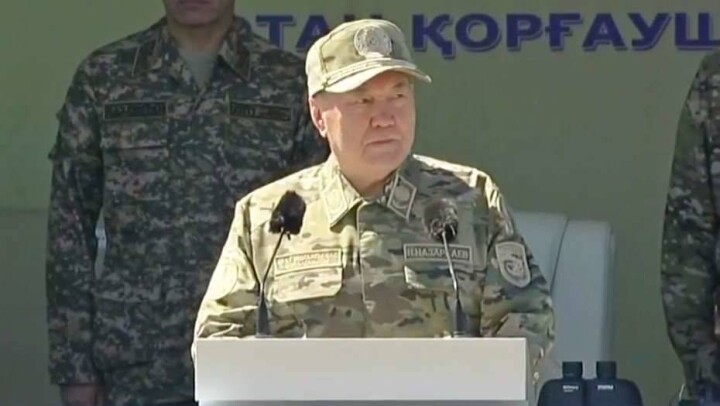 Назарбаев принял боевой парад на военной базе "Отар" в Жамбылской области