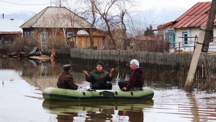 В Усть-Каменогорске вода затопила несколько домов