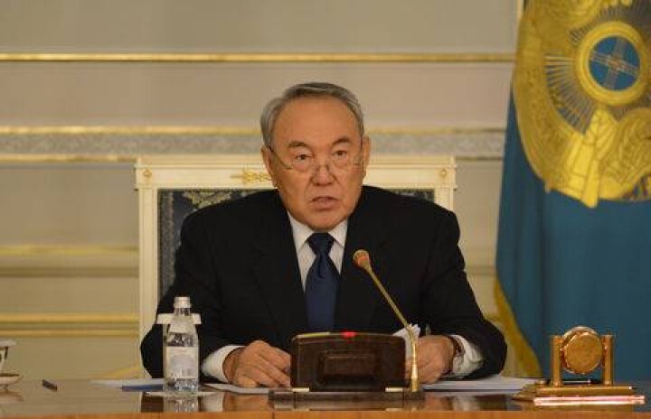 Не допустить резких колебаний курса тенге поручил Назарбаев Нацбанку