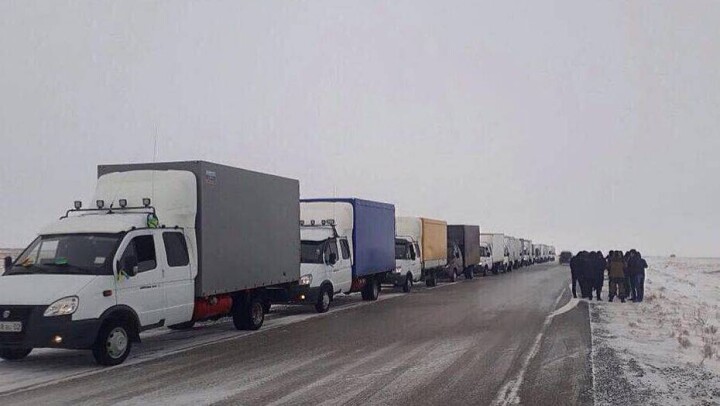Свадьба "ГАЗелиста" из Атырау удивила очевидцев количеством одинаковых машин