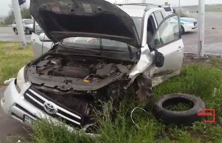 Четверо алматинцев пострадали в двух ДТП при неудачных поворотах налево