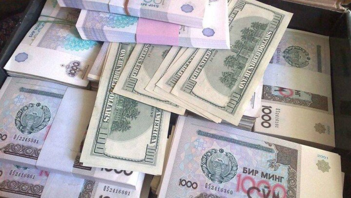 В Узбекистане одобрили купюру в 100 тысяч сумов. Её вводят для более удобного расчёта наличными