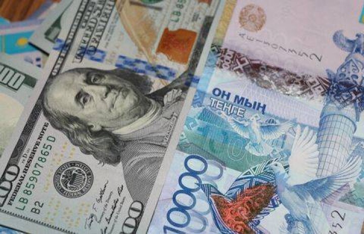 Тенге за день укрепился на два тенге