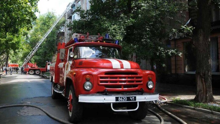 В Экибастузе двое парней, рискуя собой, вытащили из пожара женщину и детей