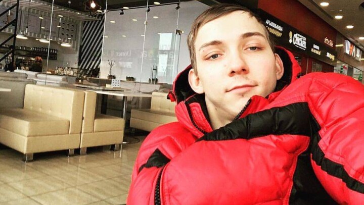 Павлодарцы помогли заточённому в квартире колясочнику выбраться на улицу