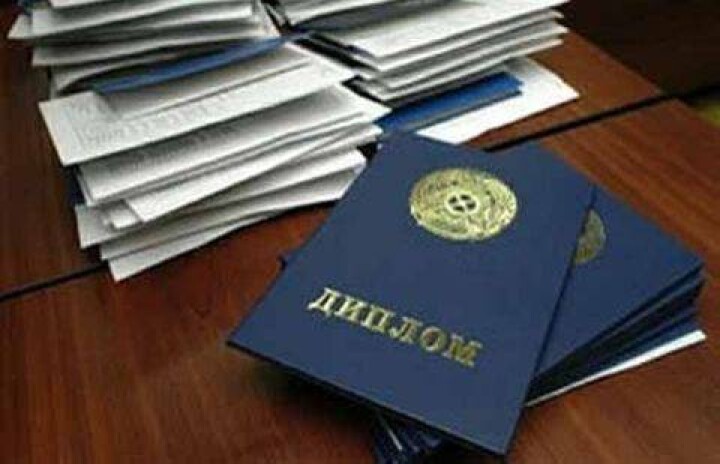 Студенты протестуют против закрытия колледжа в Караганды