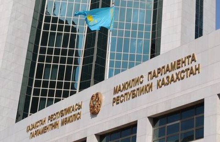 Глава государства распустил Мажилис