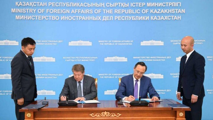 Есимов и Абдрахманов подписали совместный план мероприятий МИД и "Самрук-Казына"