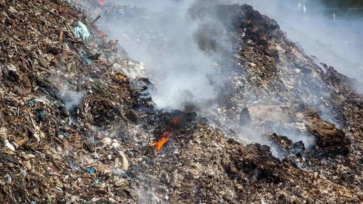 Возгорание на полигоне под Алматы намерены потушить до конца дня
