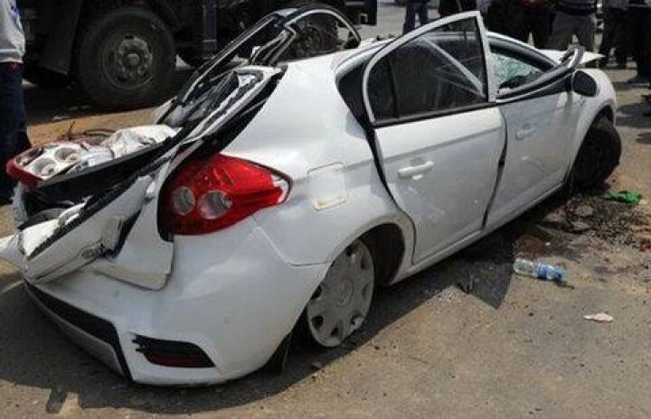 Автомобиль из Павлодара раздавило краном