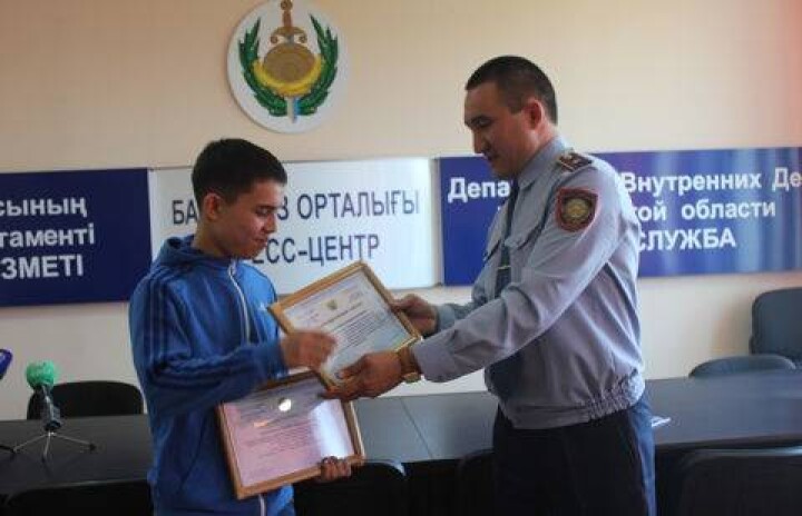 Десятиклассник из Костаная задержал вооружённого разбойника