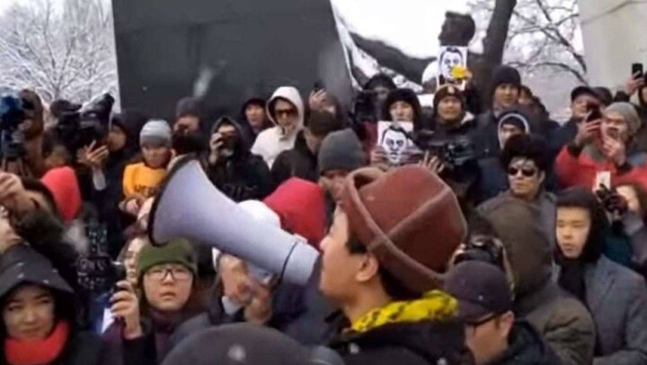 В Бишкеке активисты вышли на мирный митинг против коррупции 
