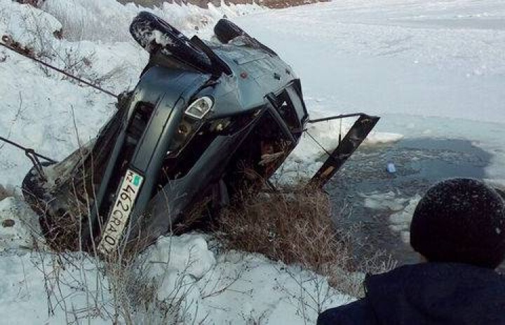 Труп в машине подо льдом нашли водолазы в ЗКО