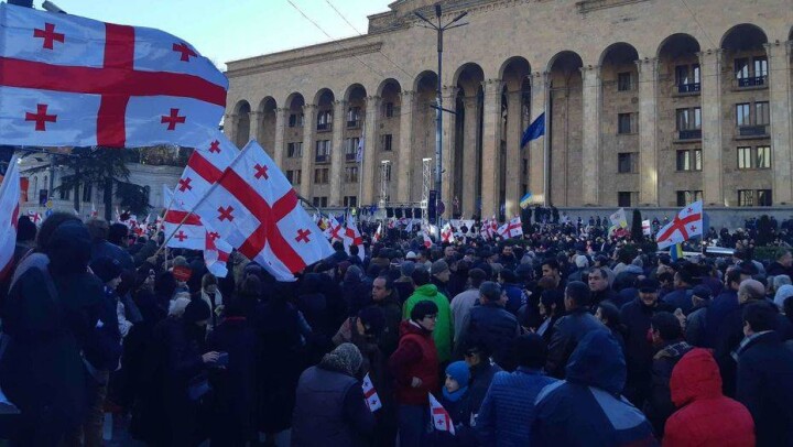 Митинг в Грузии: оппозиция не признаёт итоги президентских выборов и подаёт в суд