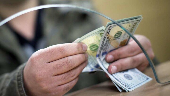 Разница между продажей и покупкой долларов в РК за месяц выросла более чем в 2 раза