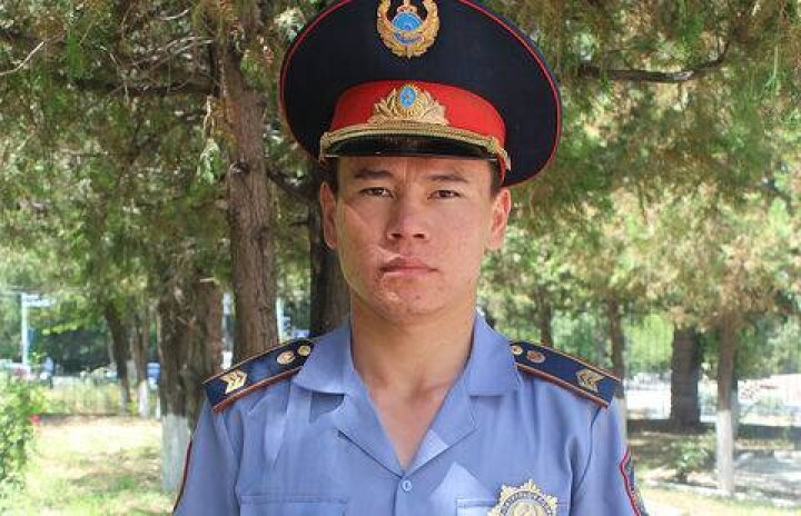 Полицейский спас утопающего в Шымкенте
