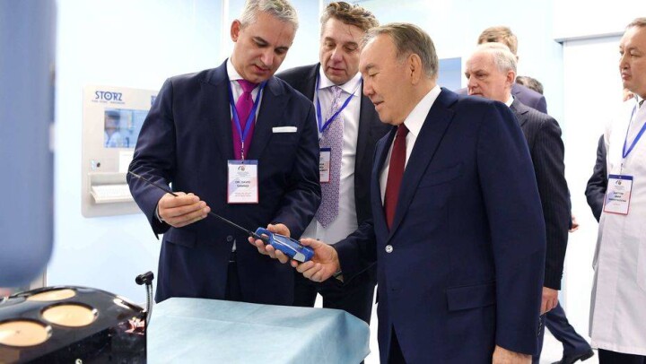 Назарбаеву представили первый в Казахстане центр роботизированной хирургии