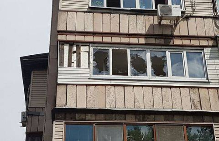 В съёмной квартире Руслана Кулекбаева разбиты стёкла