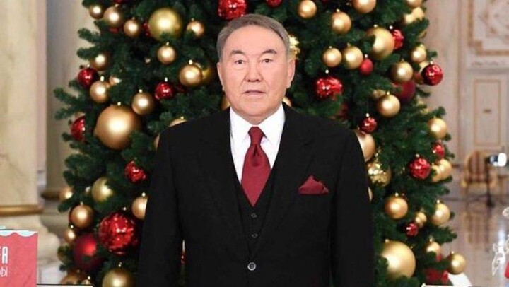 Нурсултан Назарбаев поздравил казахстанцев с Новым 2017 годом