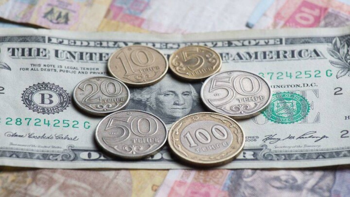 Курс доллара на бирже снова превысил 380 тенге