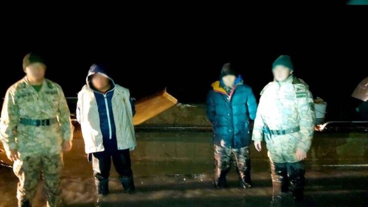Пограничники в Атырауской области задержали браконьеров с 245 килограммами осетра