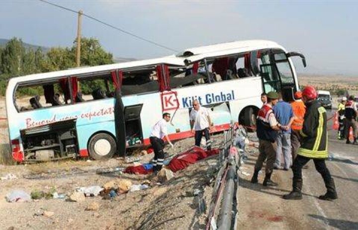 В перевернувшемся автобусе в Турции находились семь казахстанцев