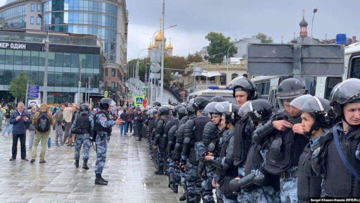 Более 600 участников несогласованного митинга задержали в Москве