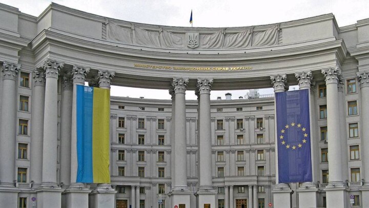 Украина осудила подписанный Путиным указ о признании документов жителей Донбасса